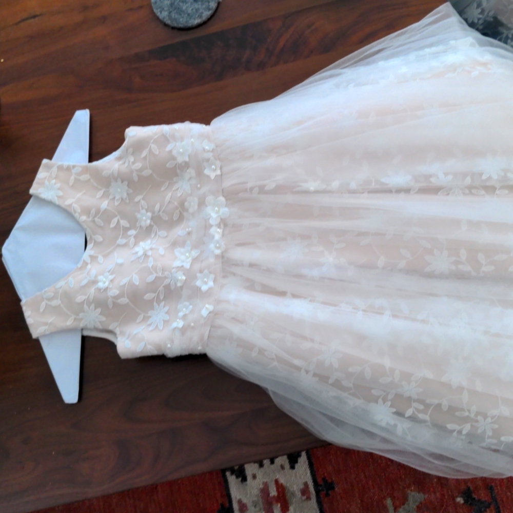 Anthropologies princess Daliana Carrie floral applique low-back tulle flower